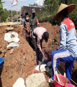 Wakili Danramil, Serda Khabib Hadiri Peletakan Batu Pembangunan TK Dan Masjid Desa Bero