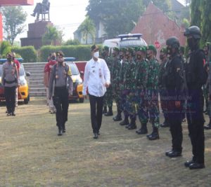 Satu Pleton Anggota Kodim 0728/Wonogiri Ikuti Apel Gelar Pasukan Operasi Ketupat Candi tahun 2021