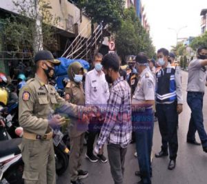 Parkir Liar di Depan Pasar Kapasan Surabaya, Ditertibkan Petugas