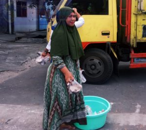 BERBAGI TAKJIL DI JALAN PELATUK SURABAYA