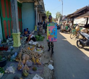 Bati Tuud Koramil 01/Sukoharjo Pelda Supatno Pimpin Beri Himbauan Protokol Kesehatan 5M Di Pasar Cuplik