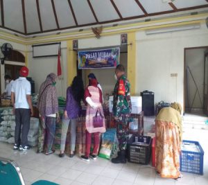 Babinsa Koramil 03 Serengan Hadiri dan Monitoring Pasar Murah di Kelurahan Danukusuman