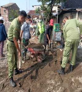 Antusiasme Warga Kelurahan Pajang Bersama TNI Dalam Pra TMMD Reguler 111 Kodim 0735/Surakarta