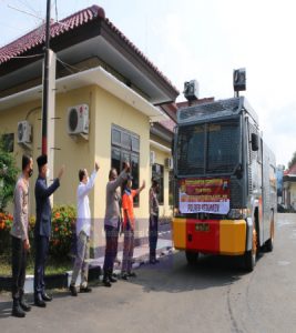 Jalan Protokol Kembali Disemprot Disinfektan, Bupati Lepas Langsung Petugas Gabungan