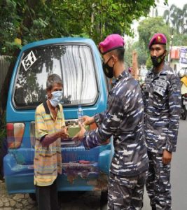 JUM’AT BERKAH WUJUD KASIH DAN BERBAGI YONIF 2 MARINIR KEPADA MASYARAKAT