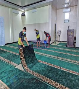 Prajurit ‘TIDUR DALAM’ YONMARHANLAN XIII Tarakan isi Weekend dengan Membersihkan Masjid