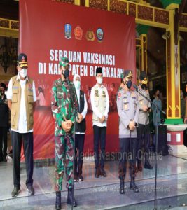 Kapolri dan Panglima TNI Melakukan Pengecekan Vaksinasi Untuk Tekan Angka Penyebaran Virus Corona di Bangkalan