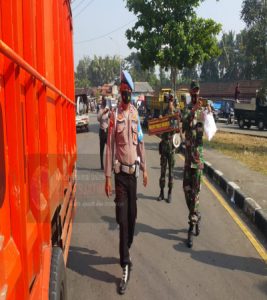 Petugas Gabungan Gelar Gakplin Prokes Dijalur Antar Provinsi