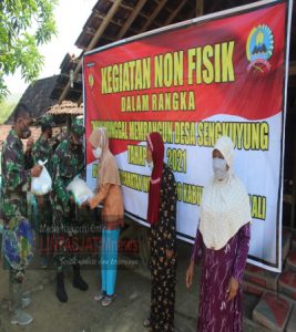 Dandim Boyolali Tinjau Dan  Bagikan Paket Sembako Di Lokasi TMMD