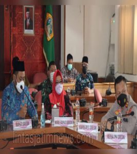 Tekan Penyebaran Covid-19, Kapolres Gresik bersama Forkopimda Gelar Rapat Evaluasi