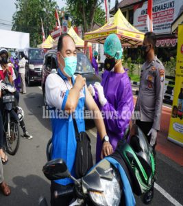 Polres Tanjung Perak Gelar Vaksinasi Massal Drive Tru Untuk Umum