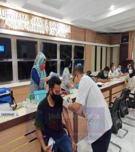 Polres Tanjung Perak Gelar Kegiatan Vaksinasi Covid-19 Untuk Anggota di Ruang Rupatama Sanika Satyawada