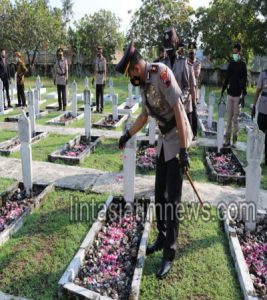 Menjelang Hari Bhayangkara ke 75, Polres Kebumen Gelar Upacara Ziarah di TMP