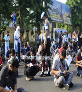 Gerai Vaksinasi di Polrestabes Surabaya di Penuhi Warga