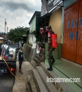 Sinergi TNI-Polri Dan Relawan Kec : Slogohimo Putus Penyebaran Covid-19 Dengan Kegiatan Penyemprotan Disinfektan