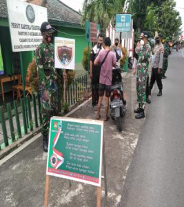 Koramil 08/Baki Bersama Polsek Dan Satpol PP Kec. Baki, Laksanakan Operasi Yustisi Di Depan Koramil