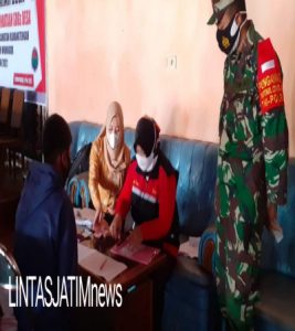 Babinsa Koramil 23/Karangtengah Dampingi Penyaluran BLT DD