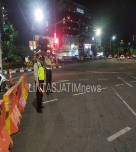 Giliran Jalan Kupang Indah Surabaya Ditutup Selama PPKM Dalurat