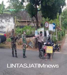 Anggota Koramil Bersama Polsek Puhpelem Gelar Gakplin Prokes Covid 19