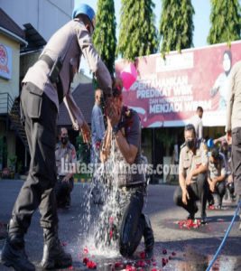 Upacara Kenaikan Pangkat Reguler dan Pengabdian Anggota Polri Periode Juli 2021 di Polres Tanjung Perak