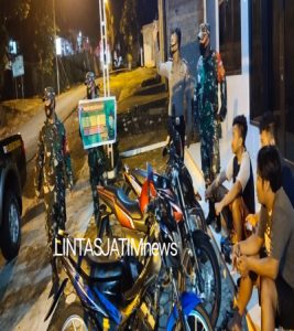 Petugas Gabungan Beri Himbauan Kepada Warga Penerapan PPKM Darurat