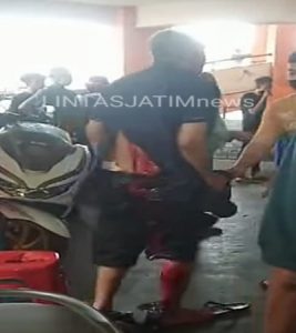 Juragan Pakaian Pasar Kapasan Akhirnya Tewas Dibacok, Sempat Duel Dengan Pelaku