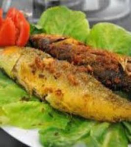 IKAN BANDENG GORENG,TERNIKMAT DI GERSIK