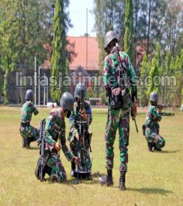 ASAH NALURI TEMPUR, PRAJURIT YONIF 5 MARINIR LAKSANAKAN LATIHAN GUNDRILL MORTIR 60 MM