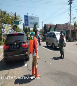 PERSONIL GABUNGAN TNI-POLRI : Gelar Penyekatan di Perbatasan Jateng-Jatim