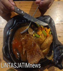 Menu Spesial  Kampoeng steak, Nginden Surabaya