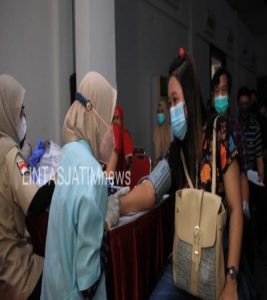 Vaksin Dosis ke -2 di Gerai Vaksin Polrestabes Dibanjiri Warga