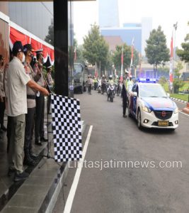 Penerapan Hari Pertama PPKM Darurat, Polda Jatim Berangkatkan Patroli Show Of Force