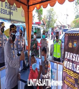 Polres Pamekasan Gelar Vaksinasi Mobile Presisi di Pasar Kolpajung