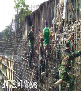 Satgas TMMD Reguler Ke-111 Kodim 0735/Surakarta Bersama Warga Terus Kebut Pembangunan Talud