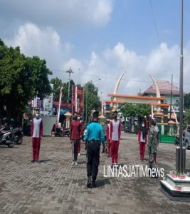 Kodim Sragen – Guna Menyongsong HUT RI Ke 76 Babinsa Latih Paskibra di Tingkat Kecamatan