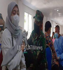 Sinergitas TNI-Polri, Sukseskan Program Vaksinasi Massal Di Surabaya