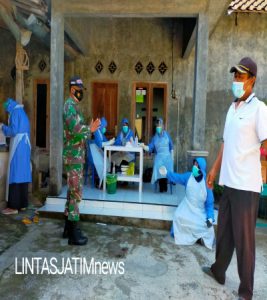 Babinsa Koramil 11 Polokarto Dampingi 94 orang warga desa Karangwuni, Polokarto ikuti test Swab Antigen