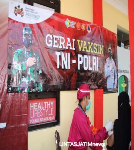 Cek Gerai Vaksin Merdeka Semeru, AKBP Alith “Ayo Kita Sukseskan Vaksinasi Covid-19 Untuk Indonesia Tangguh”