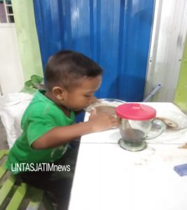 Bocah Kecil Penggemar Kopi