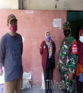 Pembagian Bantuan Beras di Kelurahan Sidotopo Wetan