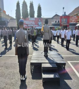 Pimpin Apel Pagi, Kapolres Tanjung Perak Ingatkan Untuk Tetap Tegakkan Disiplin Protokol Kesehatan