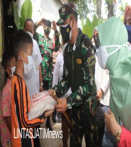 Jumat Berkah Kodim 0726/Sukoharjo bersinergi dengan PSC laksanakan Baksos kepada Warga terdampak Pandemi