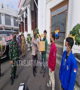 Polrestabes Surabaya Salurkan Bantuan Sosial Untuk Mahasiswa Rantau