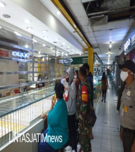 Pasar Moderen Singosaren Jadi Incaran PPKM Babinsa Kemlayan