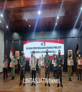 Danrem 074/Warastratama Bersama Walikota Surakarta Serahkan 16 Rumah Hasil Program RTLH