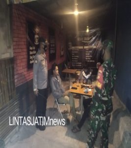 Patroli Malam Koramil Dan Polsek Puhpelem Himbau Warga Terapkan Protkes