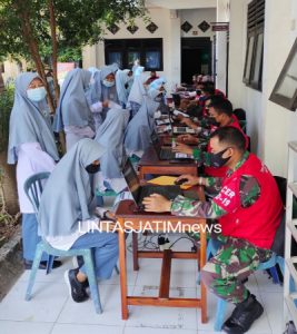 Kodim 0812 dan MCCC Lamongan Adakan Vaksinasi di Pesantren Al Ishlah Paciran