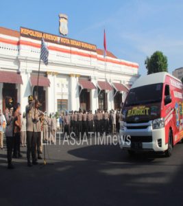 Polrestabes Surabaya Salurkan Ribuan Paket Bansos Dalam Rangka Jum’at Berkah