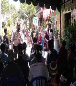 Urkes Polres Tanjung Perak Laksanakan Home Care Vaksin di Wilayah Kecamatan Semampir