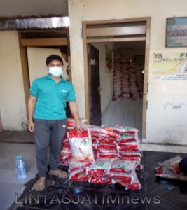 Pembagian PKH beras di Kelurahan Sidotopo wetan, Aman dan lancar